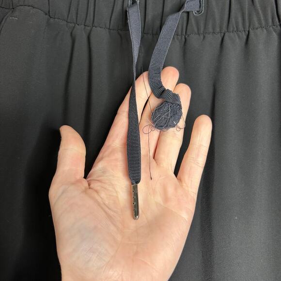 Lululemon On The Fly Pant Women’s 4 Black Athleisure Neutral Minimalist Casual - Picture 5 of 9